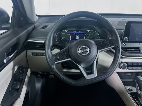 Used 2025 Nissan Altima 2.5 SV image 18