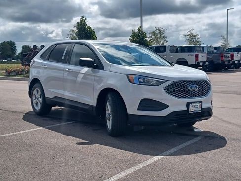 Used 2024 Ford Edge SE image 5