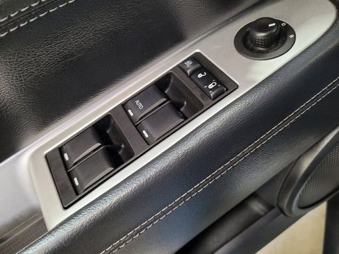 Used 2017 Jeep Compass Latitude FWD image 27