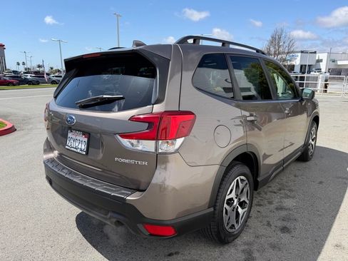Used 2023 Subaru Forester Premium AWD/4WD image 6
