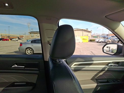 Used 2022 Volkswagen Atlas SE w/ Panoramic Sunroof Package image 13