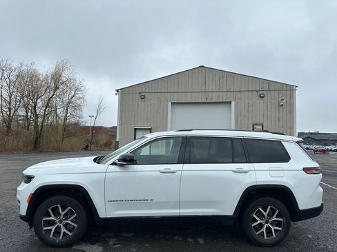 Used 2023 Jeep Grand Cherokee L Limited image 10