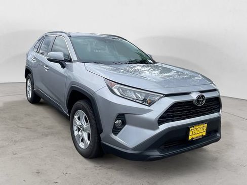 Used 2021 Toyota RAV4 XLE w/ XLE Grade Weather Package AWD/4WD image 3