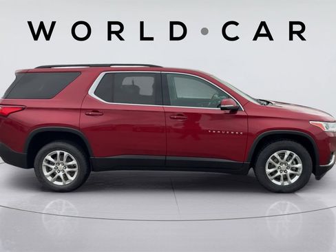 Used 2021 Chevrolet Traverse LT image 17