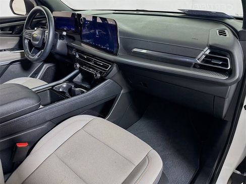 Certified 2025 Chevrolet Traverse LT image 28