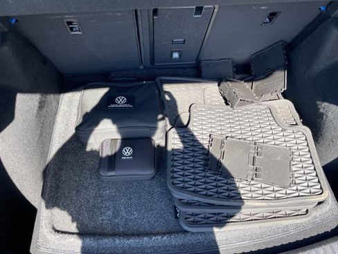 Used 2022 Volkswagen Taos SEL image 33