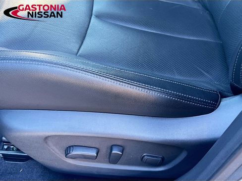 Used 2019 Nissan Rogue SL w/ Premium Package image 26