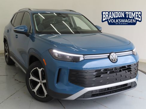 New 2026 Volkswagen Tiguan SE FWD image 1