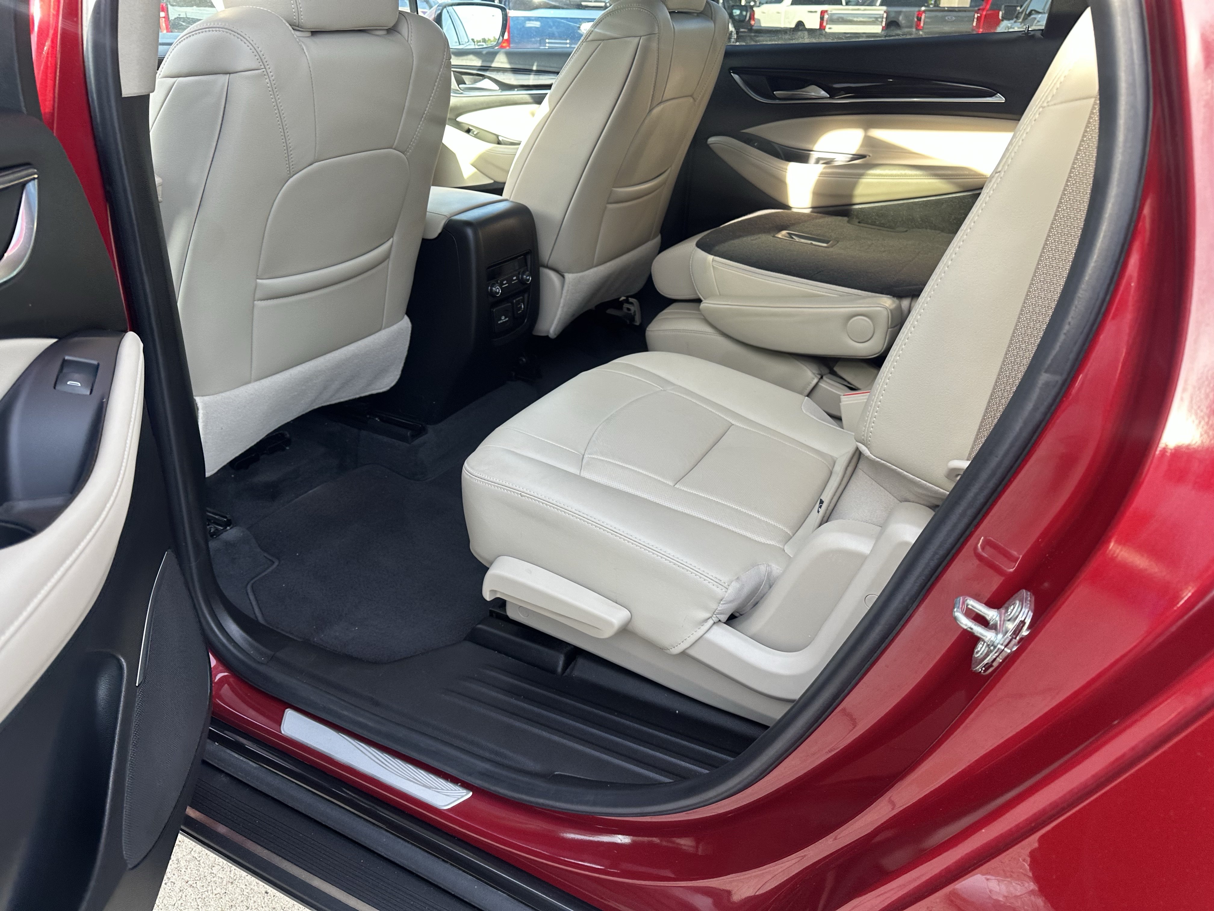 Used 2021 Buick Enclave Essence w/ Sound and Sites Package AWD/4WD image 19
