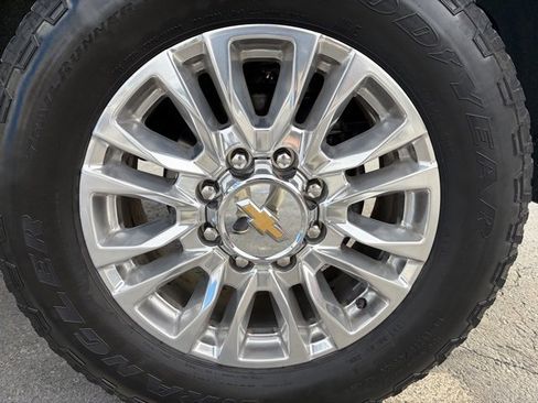 Used 2022 Chevrolet Silverado 2500 High Country w/ Safety Package II image 7