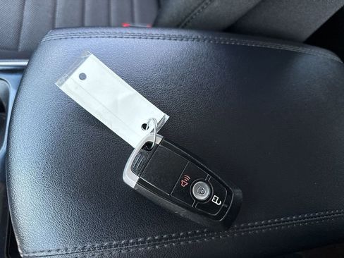 Used 2020 Ford Edge SE image 24