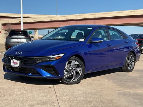 Used 2025 Hyundai Elantra Limited image 2