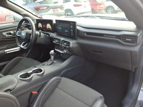 Used 2024 Ford Mustang Convertible image 15