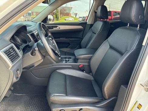 Used 2019 Volkswagen Atlas SE w/ Towing Package image 16