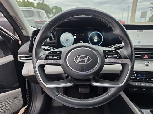 Used 2024 Hyundai Elantra Limited image 21