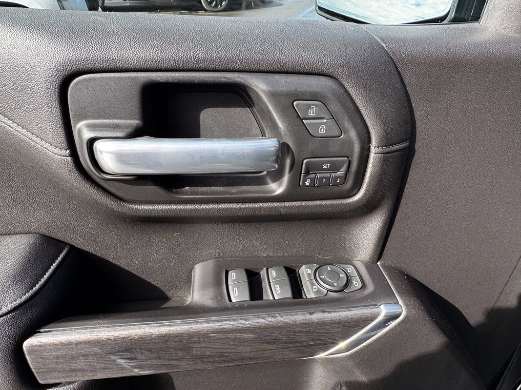 Used 2021 Chevrolet Silverado 1500 LTZ AWD/4WD image 12