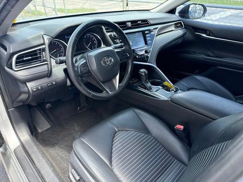 Used 2018 Toyota Camry SE FWD image 6