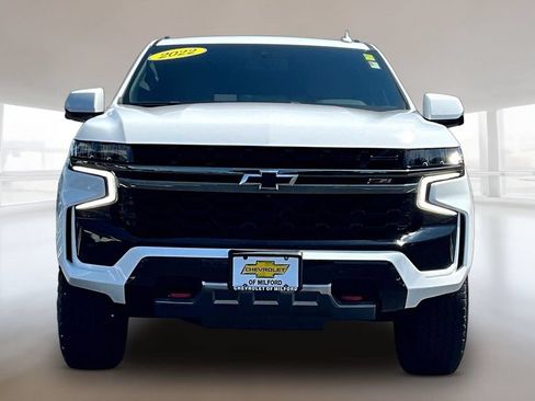 Used 2022 Chevrolet Tahoe Z71 w/ Luxury Package AWD/4WD image 2