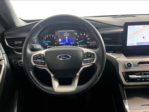 Used 2022 Ford Explorer XLT w/ Equipment Group 202A AWD/4WD image 5