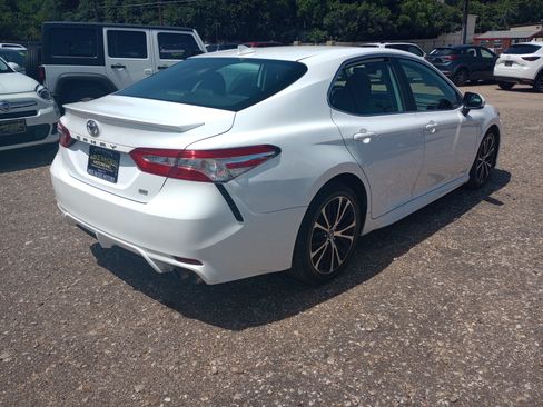 Used 2019 Toyota Camry SE FWD image 7