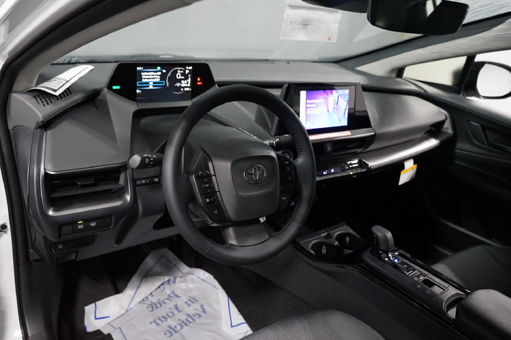 New 2027 Toyota Prius LE FWD image 11