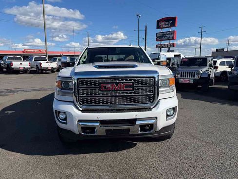 Used 2019 GMC Sierra 2500 Denali AWD/4WD image 2