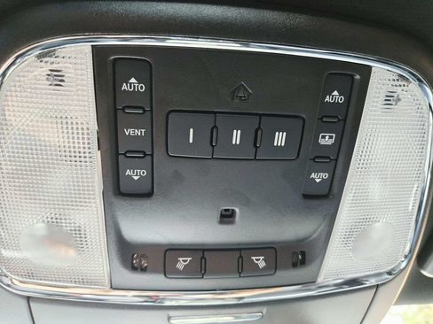 Certified 2023 Chrysler 300 C RWD image 35