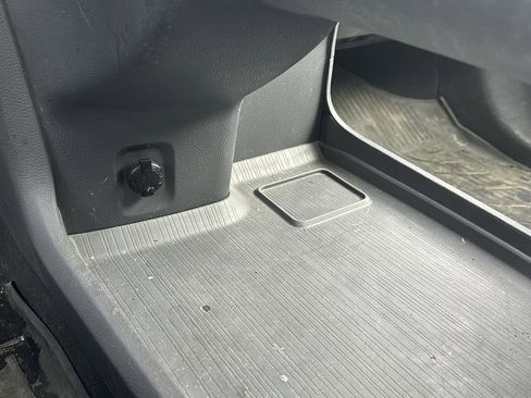 Used 2021 Toyota Sienna XLE image 29