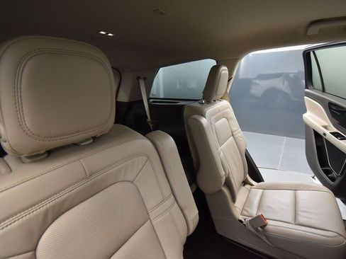 Used 2020 Lincoln Aviator Reserve w/ Elements Package Plus image 18