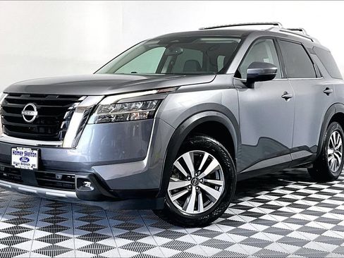 Used 2022 Nissan Pathfinder SL AWD/4WD image 2