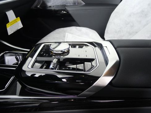 New 2026 BMW 750e xDrive w/ Executive Package image 23