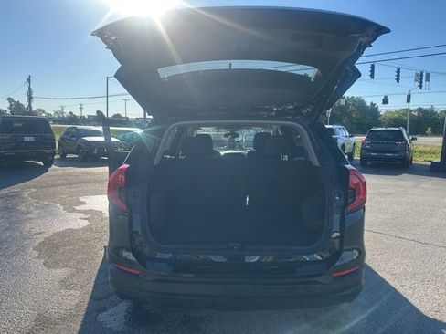 Used 2024 GMC Terrain SLE image 30