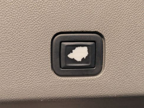 Used 2022 Cadillac XT6 Premium Luxury w/ Technology Package image 15