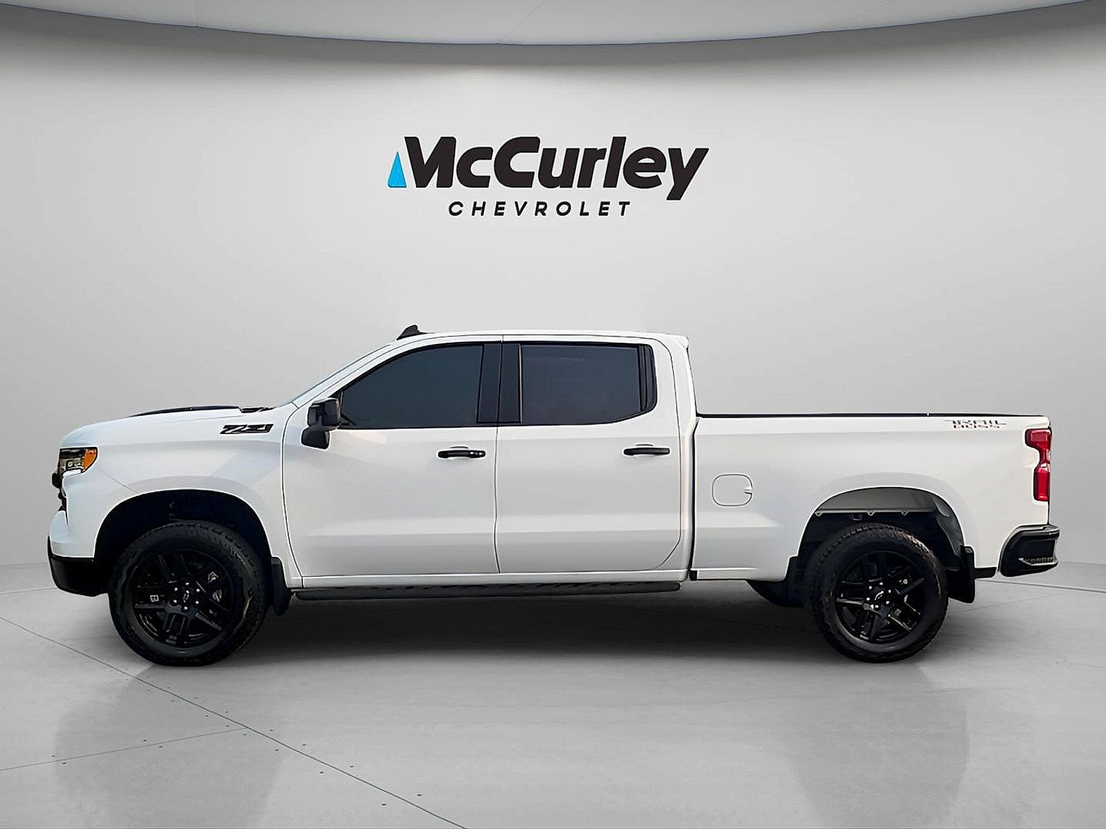 Used 2026 Chevrolet Silverado 1500 LT Trail Boss w/ Convenience Package II AWD/4WD image 4
