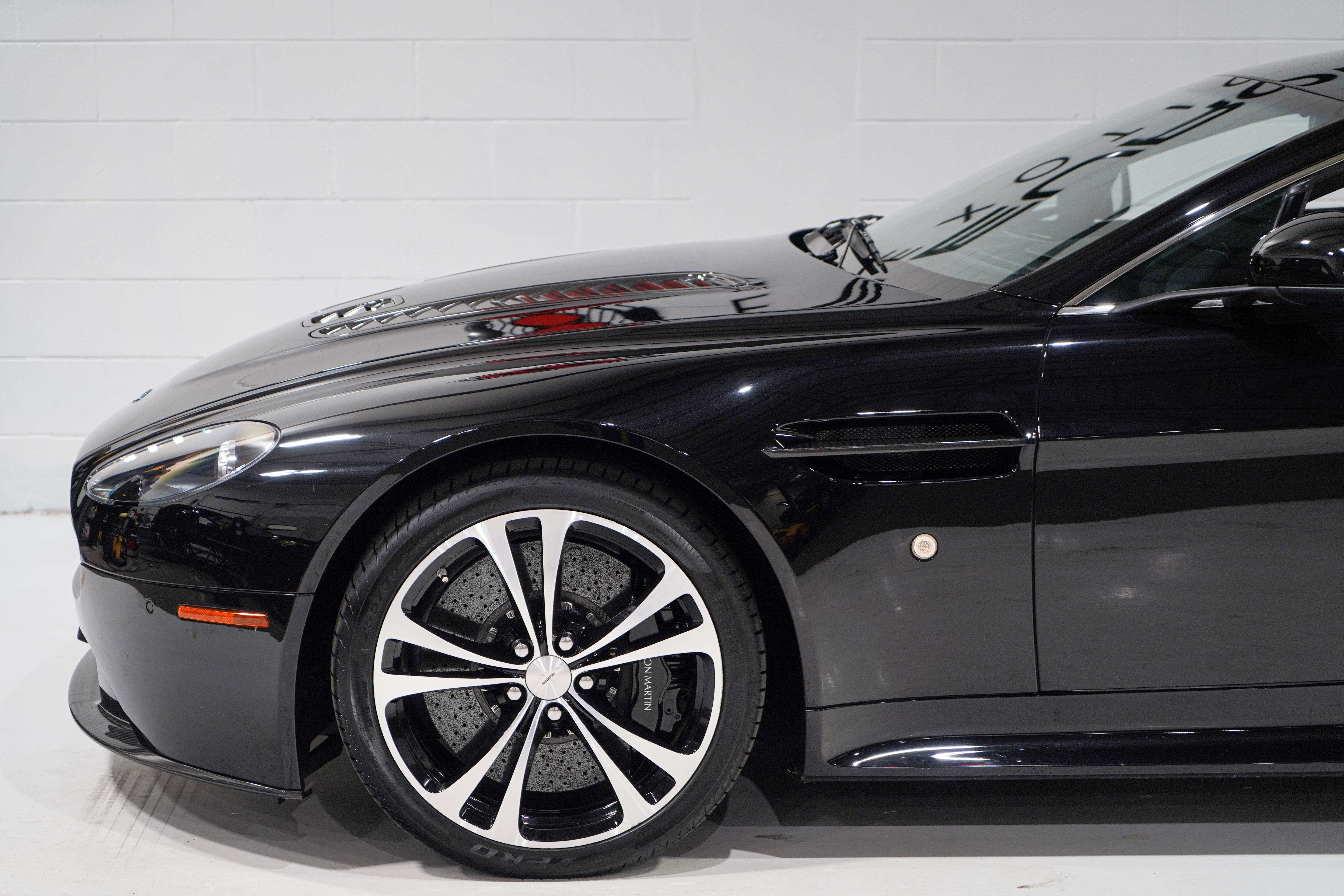 Used 2011 Aston Martin V12 Vantage Carbon Black RWD image 34