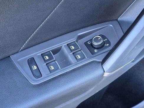 Used 2018 Volkswagen Tiguan SEL Premium FWD image 22