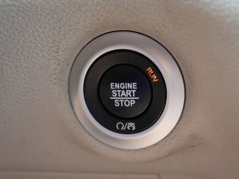 Used 2023 Chrysler Pacifica Touring-L FWD image 25
