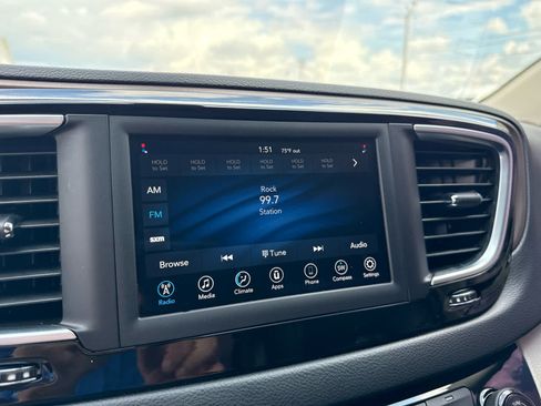 Used 2021 Chrysler Voyager Lxi FWD image 15