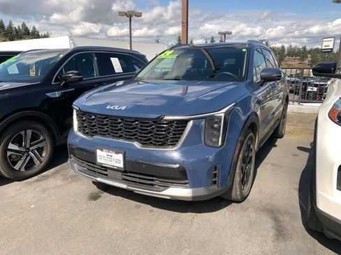 Certified 2024 Kia Sorento S w/ Panoramic Sunroof Package image 1