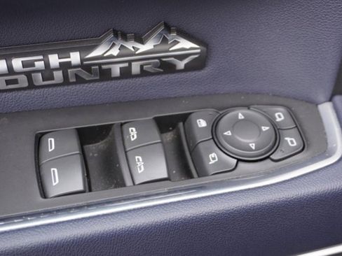 Used 2022 Chevrolet Silverado 1500 High Country w/ Technology Package image 22