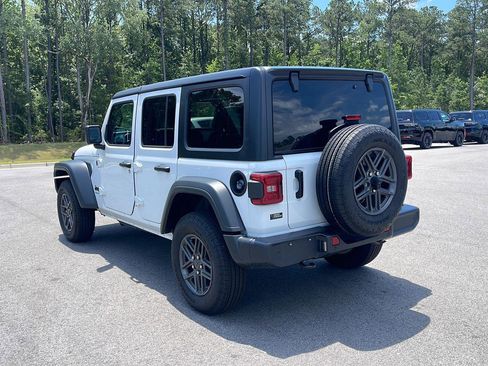 Used 2025 Jeep Wrangler Unlimited Sport AWD/4WD image 5