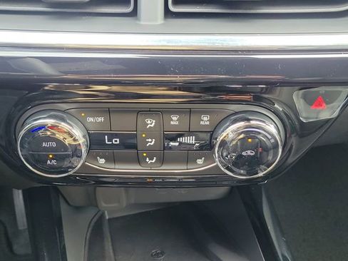 New 2026 Chevrolet Trax RS w/ Sunroof Package image 30