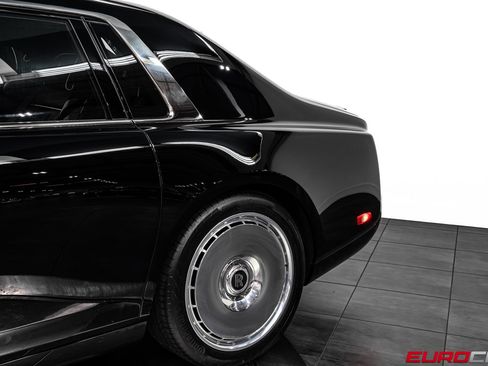Used 2022 Rolls-Royce Phantom Sedan RWD image 16