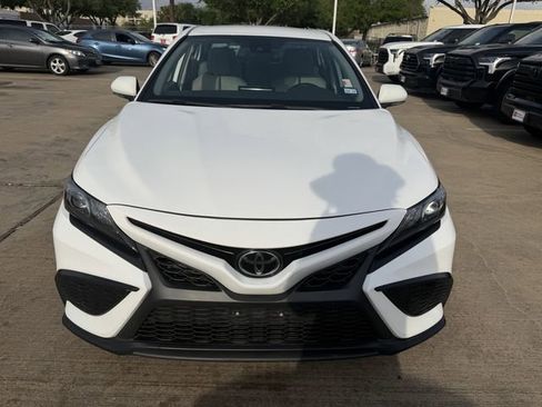 Used 2024 Toyota Camry SE image 2