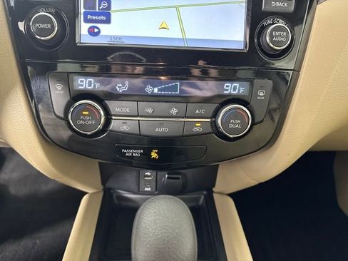 Used 2016 Nissan Rogue SV w/ SV Premium Package image 33