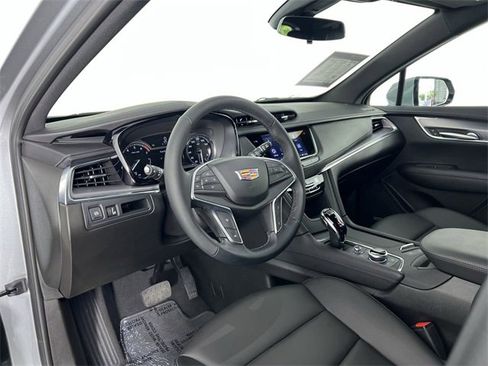 Certified 2025 Cadillac XT5 Luxury image 10