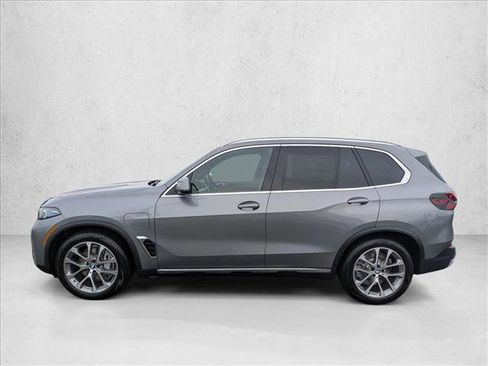 New 2026 BMW X5 xDrive50e w/ Executive Package image 9
