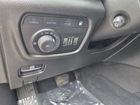 Certified 2022 Jeep Grand Cherokee Overland w/ Advanced Protech Group III AWD/4WD image 15