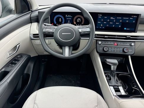 Certified 2025 Hyundai Tucson SE image 20