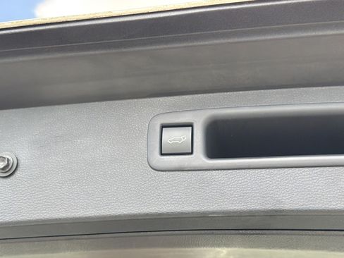 Used 2023 Toyota Highlander XLE FWD image 20